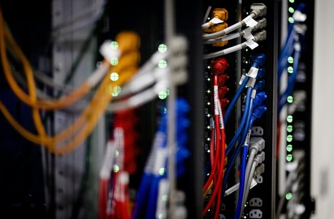 Le géant de la tech Microsoft a déclaré vendredi qu'il était en train de prendre des mesures d'atténuation après qu'une panne a touché de nombreuses entreprises, et notamment des compagnies aériennes