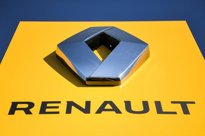 Le logo du constructeur automobile français Renault, à Savenay, dans l'ouest de la France, le 8 juillet 2019 