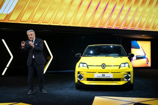 Luca De Meo, directeur général du groupe Renault, lors de la présentation de la nouvelle Renault électrique R5 E-Tech, le 26 février 2024 au Salon international de l'automobile de Genève
