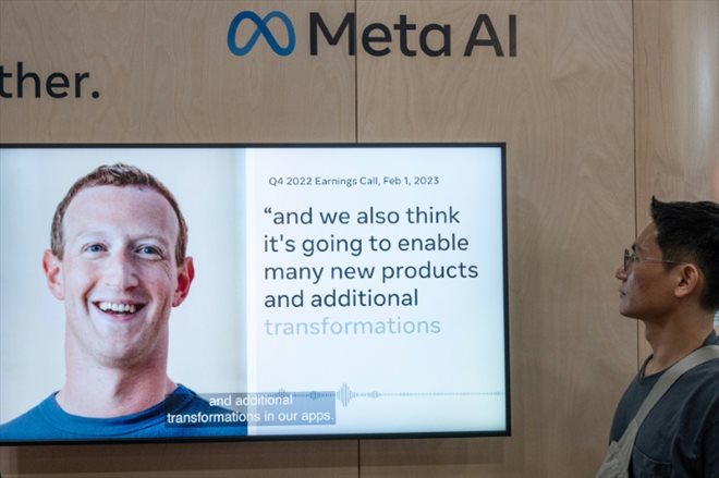 Un écran avec le visage de Mark Zuckerberg à Paris, le 14 juin 2023