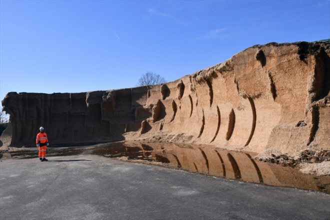 Le stock de maïs d'ensilage de l'unité de méthanisation de TotalEnergies BioBearn à Mourenx dans les Pyrénées-Atlantiques, le 16 février 2023