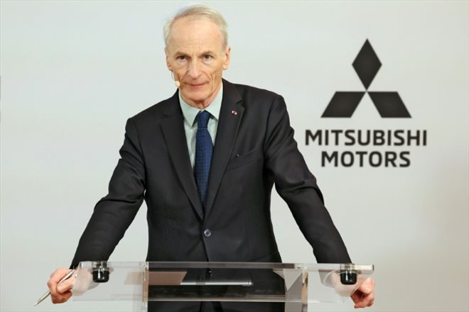 Le président du groupe Renault Jean-Dominique Senard lors d'une conférence de presse à Boulogne-Billancourt (Hauts-de-Seine) le 6 décembre 2023