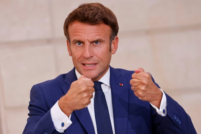 Emmanuel Macron en conférence de presse après une visioconférence avec le chancelier allemand Olaf Scholz sur le thème de la crise énergétique, à l'Elysée à Paris, le 5 septembre 2022
