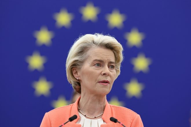 La présidente de la Commission européenne  Ursula von der Leyen prononce son discours sur l'état de l'Union devant le Parlement européen à Strasbourg le 13 septembre 2023