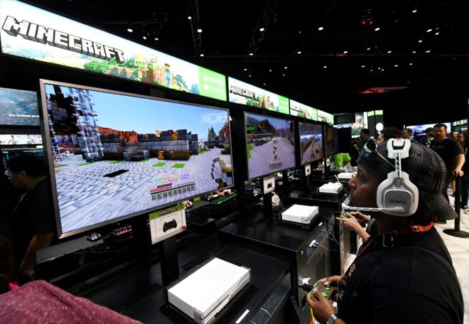 En juillet dernier, Minecraft, un jeu de construction de monde extrêmement populaire auprès des enfants et des adolescents, a annoncé qu'il n'autoriserait plus les NFT