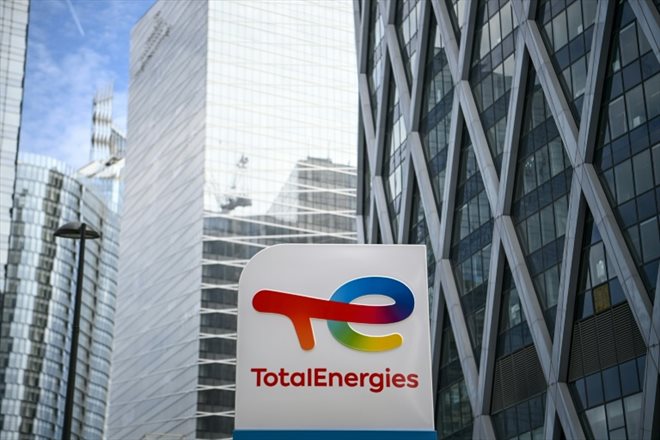 Le groupe français TotalEnergies a annoncé sa décision d’arrêter tout achat de pétrole ou produits pétroliers russes, au plus tard à la fin de l’année 2022