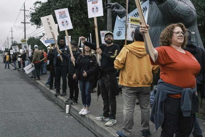 Des employés de Boeing en grève, à Portland, dans l'Oregon, le 19 septembre 2024