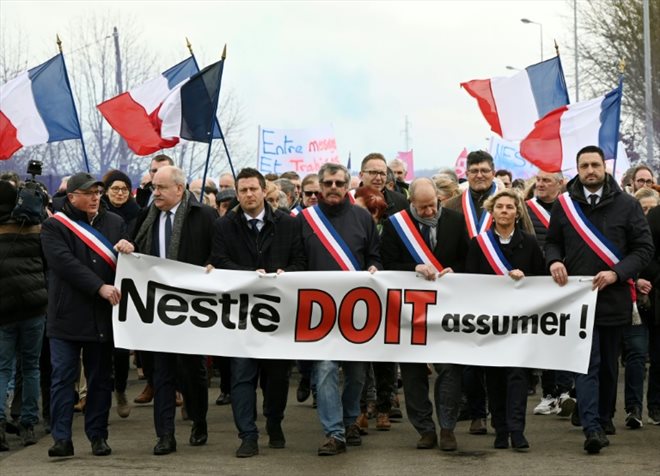 Demonstration by employees of the Buitoni factory and elected officials from the region in Caudry against the closure of their factory on March 13, 2023
