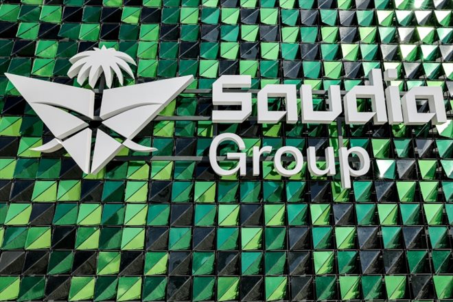Le groupe Saudia, propriétaire de la compagnie aérienne nationale saoudienne du même nom, a annoncé lundi une commande ferme de 105 avions Airbus