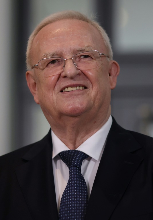 L'ancien PDG de Volkswagen, Martin Winterkorn, arrive pour son procès au tribunal de Brunswick, dans le nord de l'Allemagne, le 3 septembre 2024