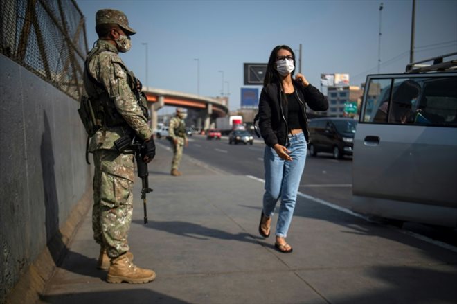 Soldier on the Pan American Highway in Lima to enforce the curfew, April 5, 2022