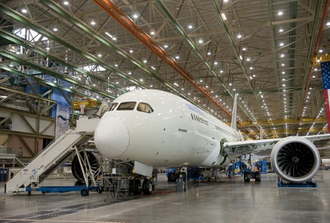 -Une chaîne d'assemblage du Boeing 787 Dreamliner à Everett, le 17 février 2012 à Washington
