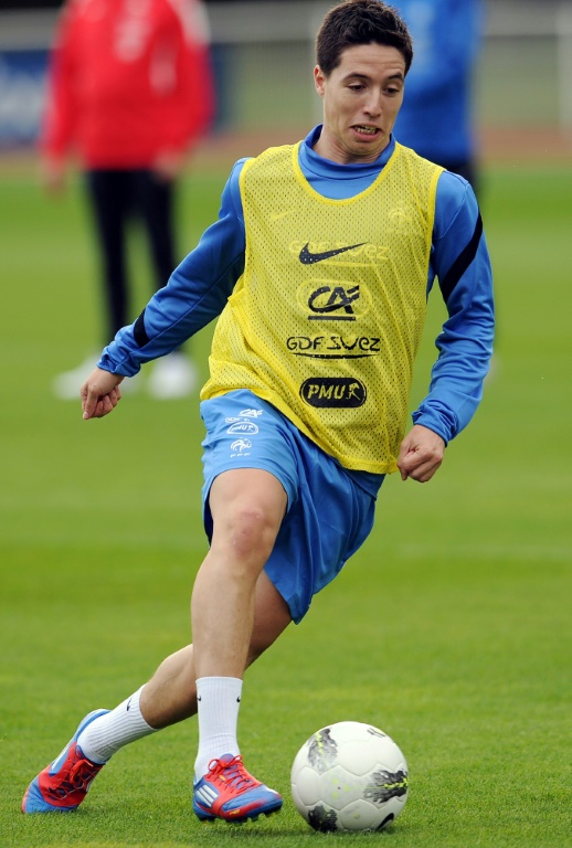 Samir Nasri avec une chasuble ciglée Nike lors d'un entraînement des Bleus le 18 mai 2012 à Clairefontaine, avant l'Euro organisé en Ukraine et Pologne