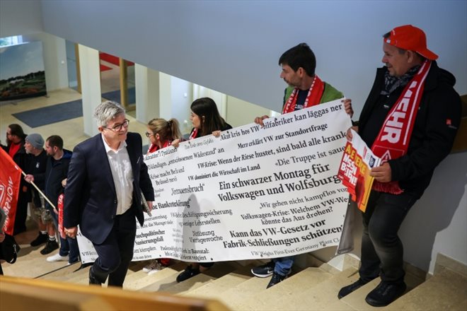 Le chef du personnel de la marque VW, Arne Meiswinkel, qui dirige les négociations pour le groupe Volkswagen, à Hanovre le 25 septembre 2024