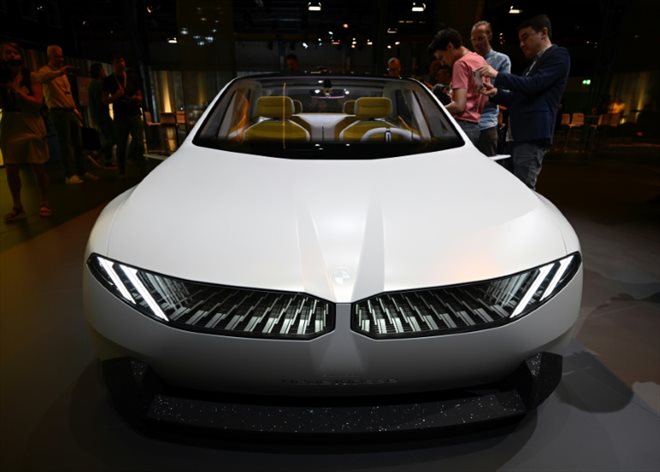 Le constructeur automobile allemand BMW présente son projet Neue Klasse, un concept de voiture électrique, le 2 septembre 2023 à la veille de l'ouverture du salon automobile de Munich