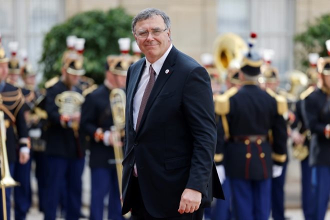 Le PDG de TotalEnergies Patrick Pouyanné arrive à l'Elysée pour participer à un dîner officiel le 8 juin 2024 à Paris