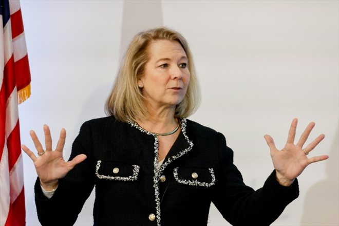Elizabeth Lund, vice-présidente de Boeing, chargée de la qualité de la production, le 25 juin 2024 à l'usine de Renton