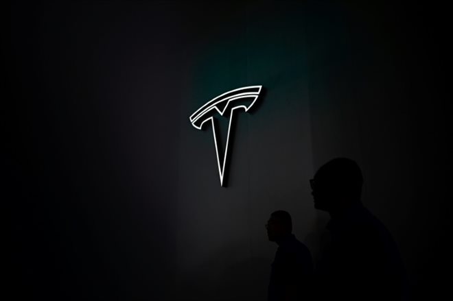 Le constructeur de véhicules électriques américain Tesla a annoncé mercredi des résultats inférieurs aux attentes au quatrième trimestre, affectés notamment par une baisse du prix moyen de vente.