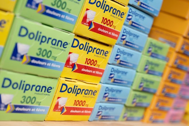 Des boîtes de Doliprane en vente dans une pharmacie en France, le 23 octobre 2023