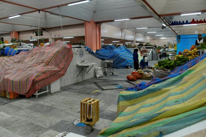 (File photo) Interior view of the Inaquito market, in the north of Quito, partially closed due to an indigenous protest movement against the high cost of living, June 23, 2022