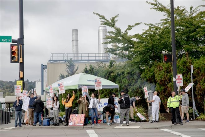 Un piquet de grève près de l'usine de Boeing à Renton, le 16 septembre 2024