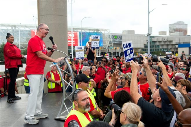 Le président du syndicat UAW, Shawn Fain, lors d'un rassemblement à Détroit, dans le Michigan, le 15 septembre 2023 