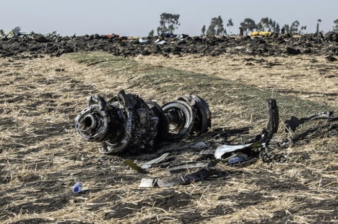 Un débris du Boeing 737 MAX d'Ethiopian Airlines après son crash le 10 mars 2019 près d'Addis Abeba