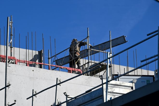 Avec deux décès accidentels chaque jour, la France reste l'un des pays d'Europe où l'on meurt le plus au travail. Proches de victimes et spécialistes du sujet appellent les pouvoirs publics à faire mieux respecter les règles de sécurité