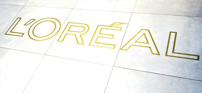 Logo de L'Oréal, le 17 novembre 2022 à Ormes, sur un site de production de la marque