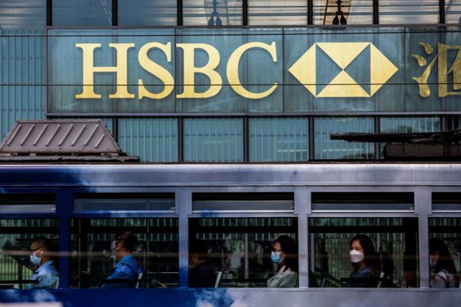 Le groupe bancaire HSBC a annoncé mardi une chute de 46% sur un an de son bénéfice net part du groupe au troisième trimestre 2022, qu'il attribue à la cession prévue de ses activités de banques de détail en France